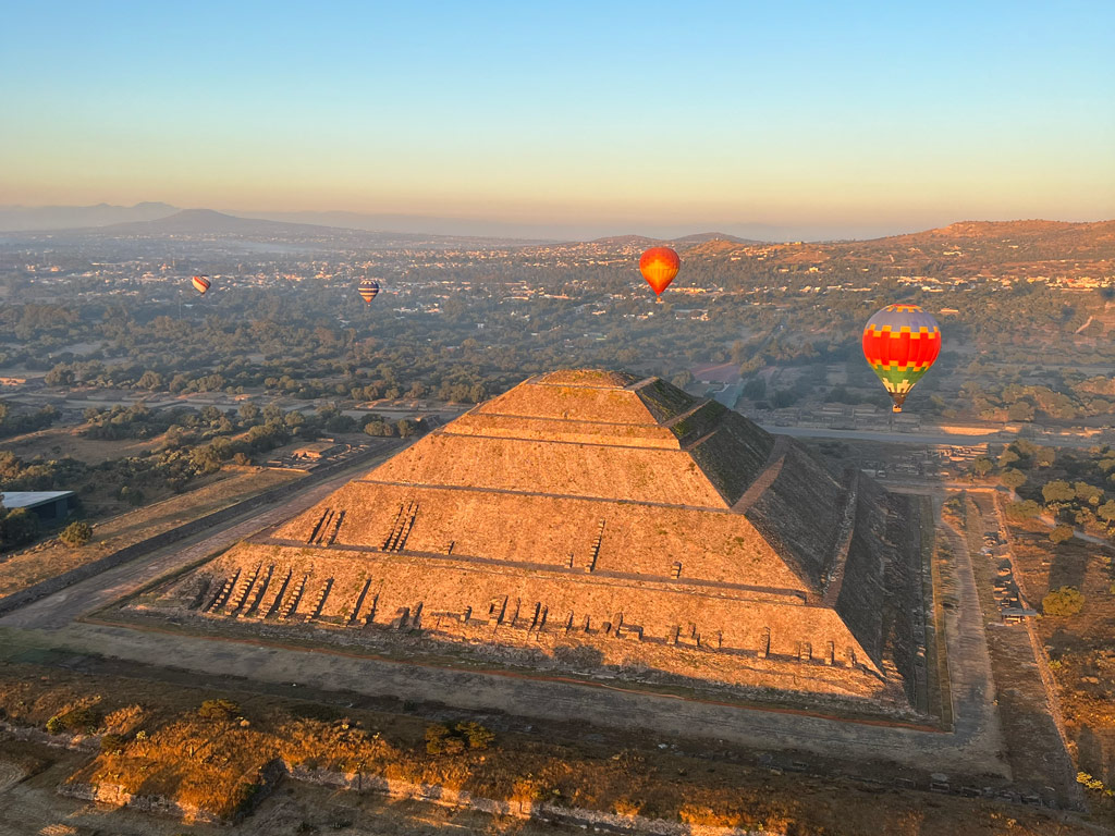 Hot air balloons above Teotihuacan