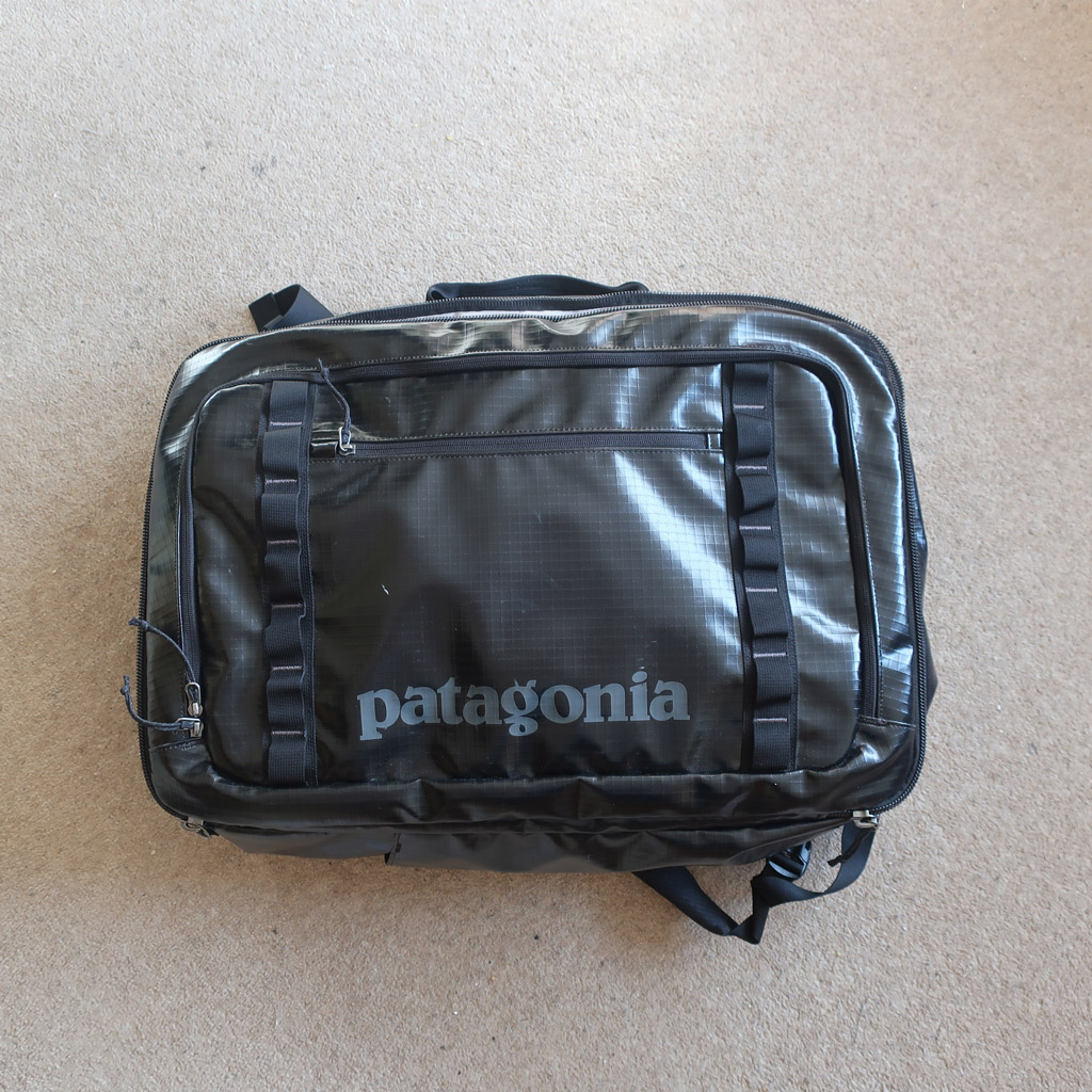 Patagonia black hole MLC 45L front