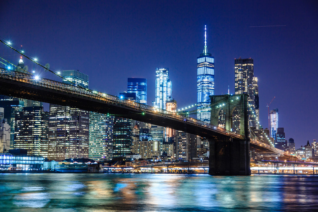 Brooklyn Bridge and Manhattan Skyline at night